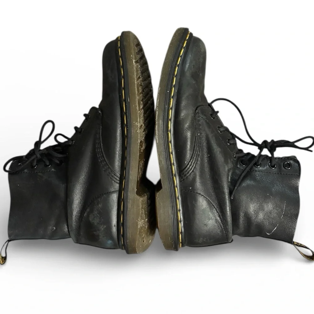 Dr. Marten’s classic combat boots women’s size 9 worn in condition - Picture 3 of 14